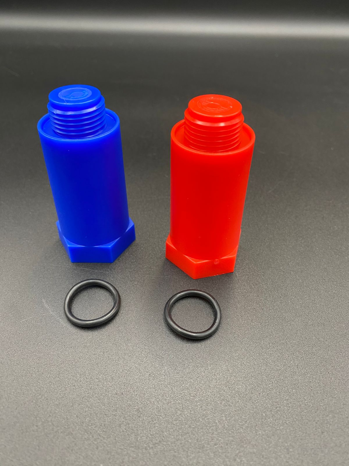 Заглушка (2 шт.) синяя/красная пластиковая для труб (водорозеток) 1/2" VALFEX, арт.10192020 Заглушка (2 шт.) синяя/красная пластиковая для труб (водорозеток) 1/2" VALFEX, арт.10192020