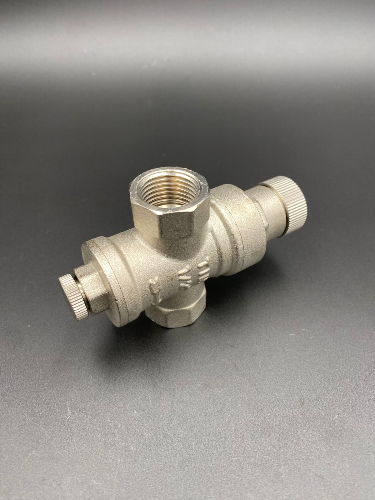 Редуктор давления 1/2" с выходом под манометр, муфтовый (ВР/ВР), TIM, арт.BL2802A