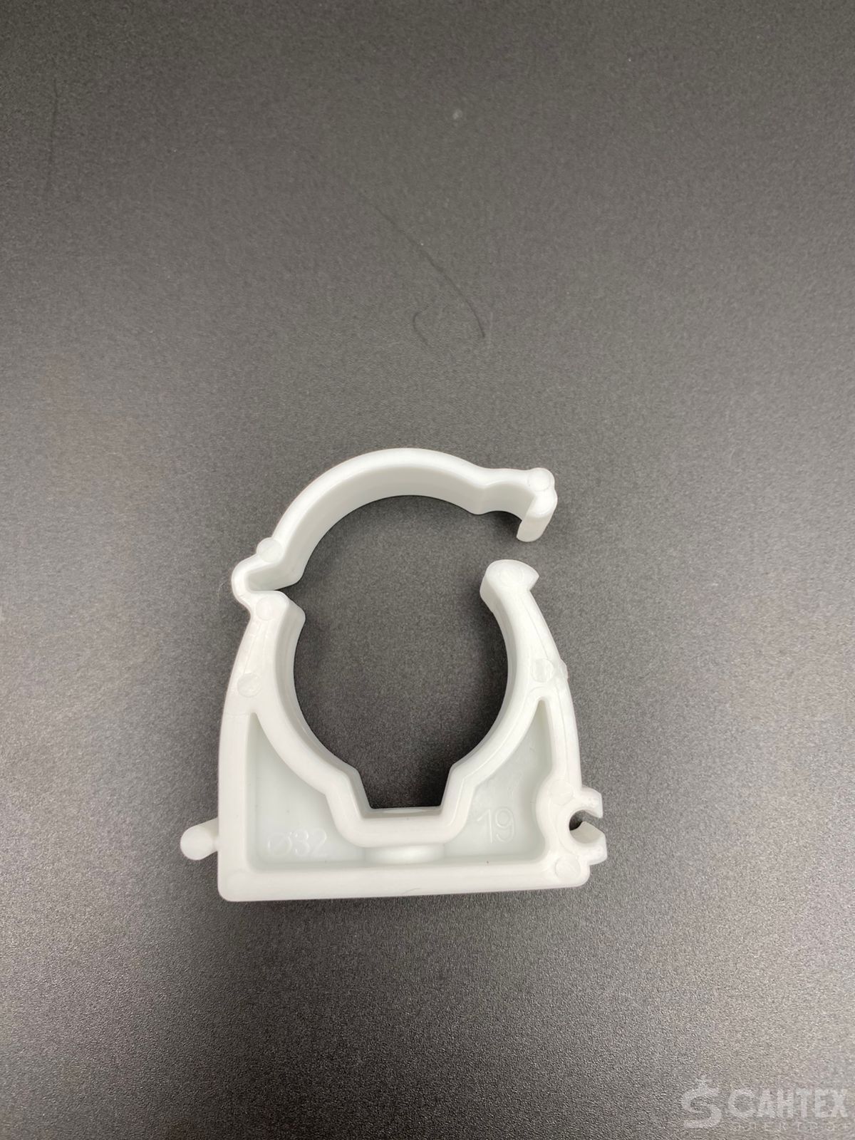 Крепление для труб (с защелкой) 32мм, VALFEX, арт.10160032