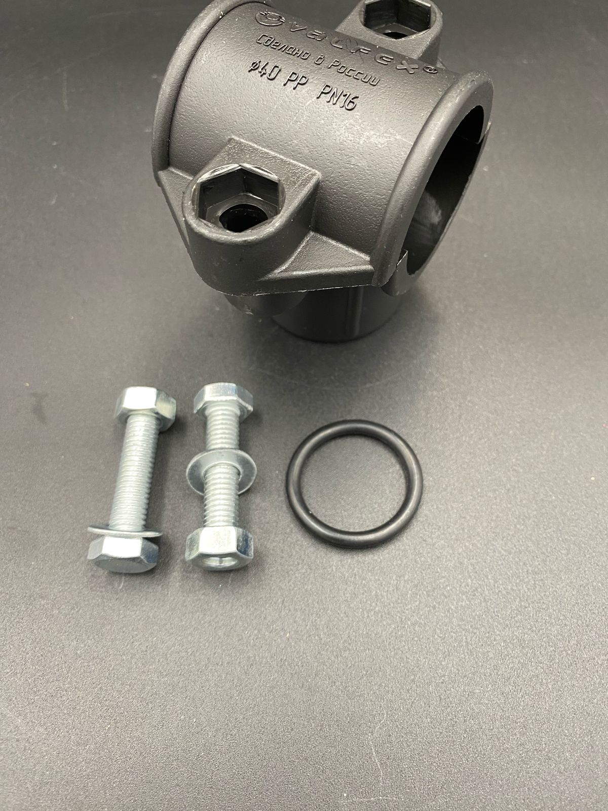 Седелка болтовая 40x1" ПНД черный VALFEX