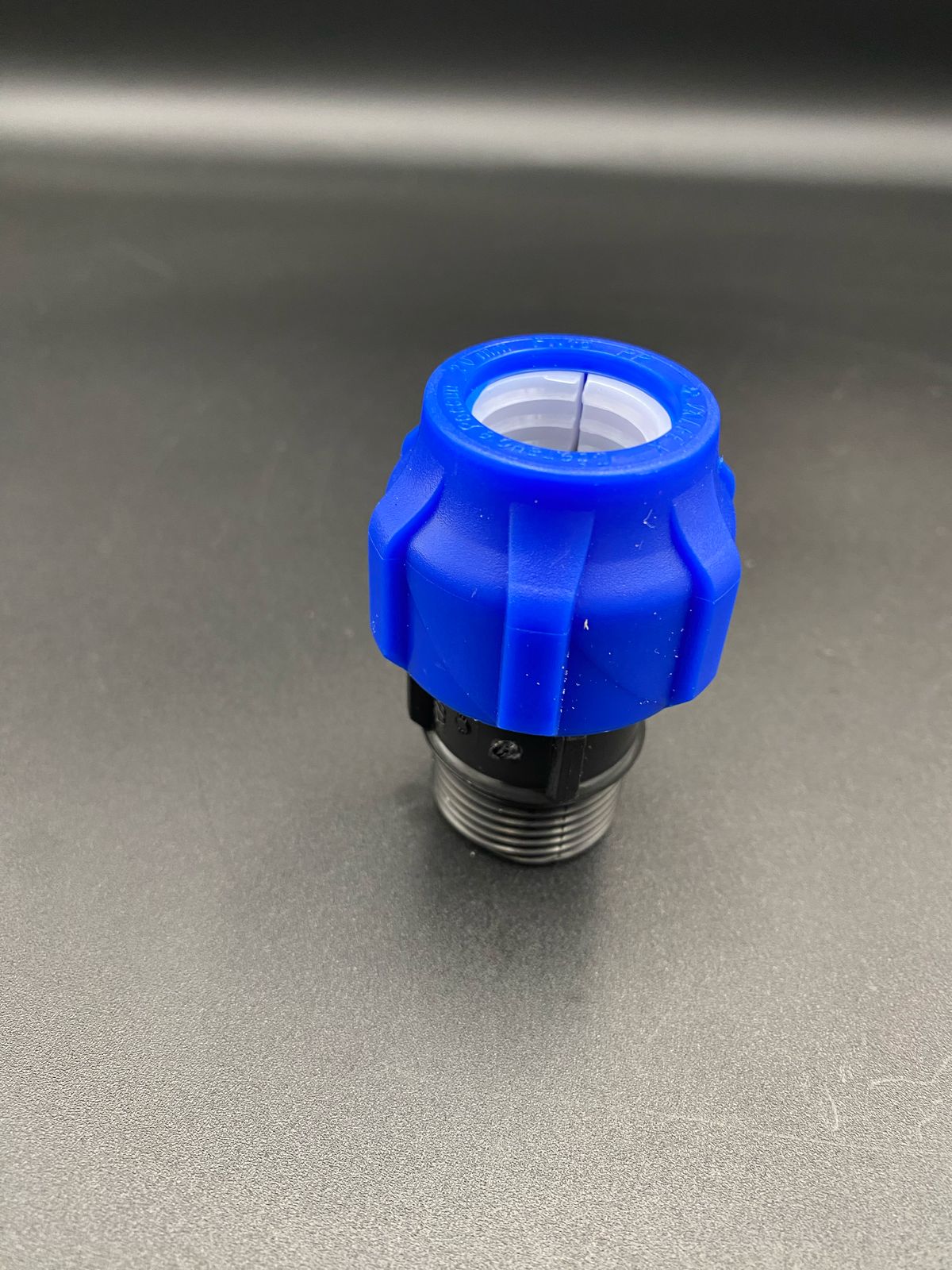 Муфта компрессионная соединительная ПНД НР 20х3/4" VALFEX