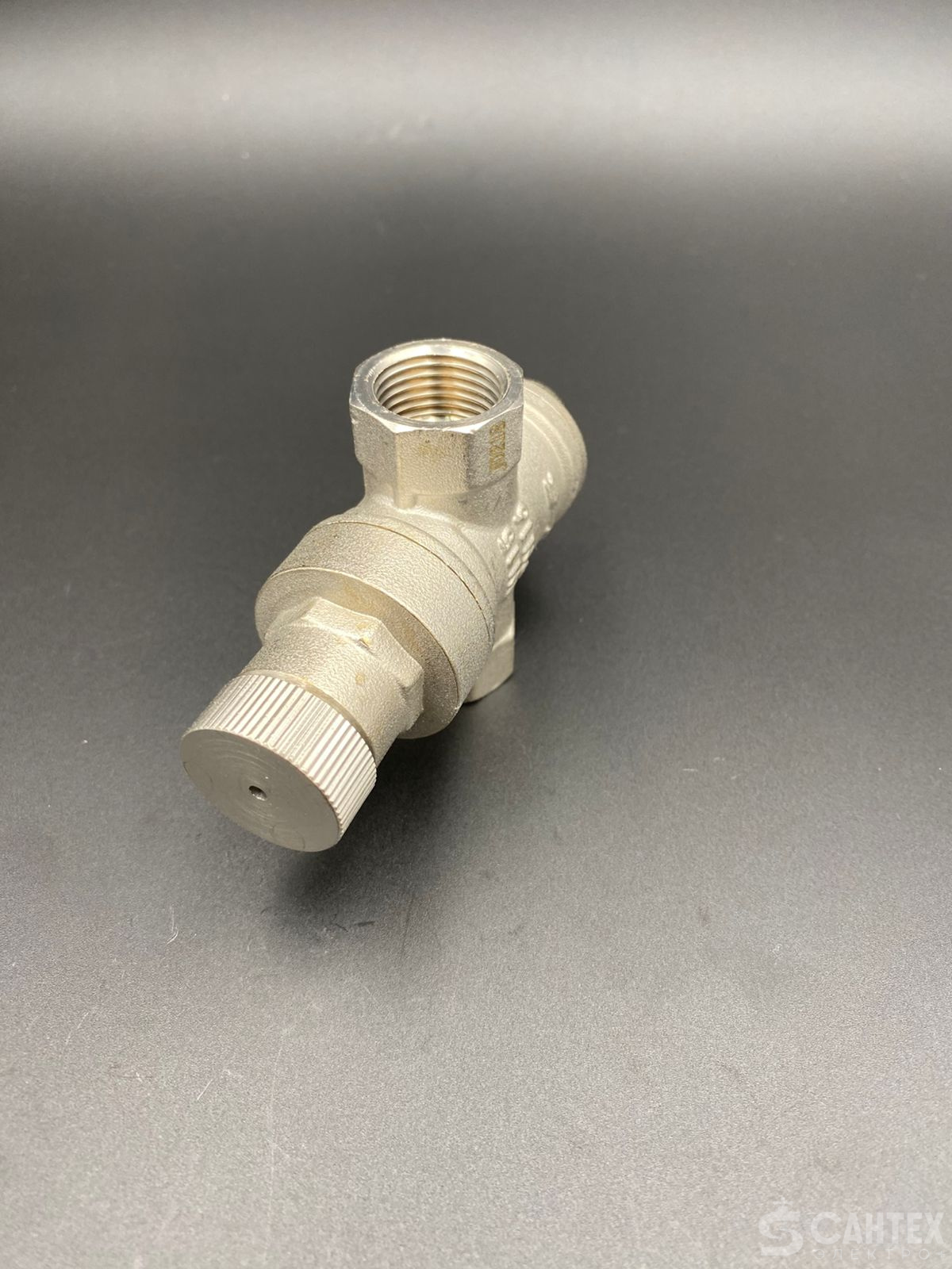 Редуктор давления 1/2" с выходом под манометр, муфтовый (ВР/ВР), TIM, арт.BL2802A