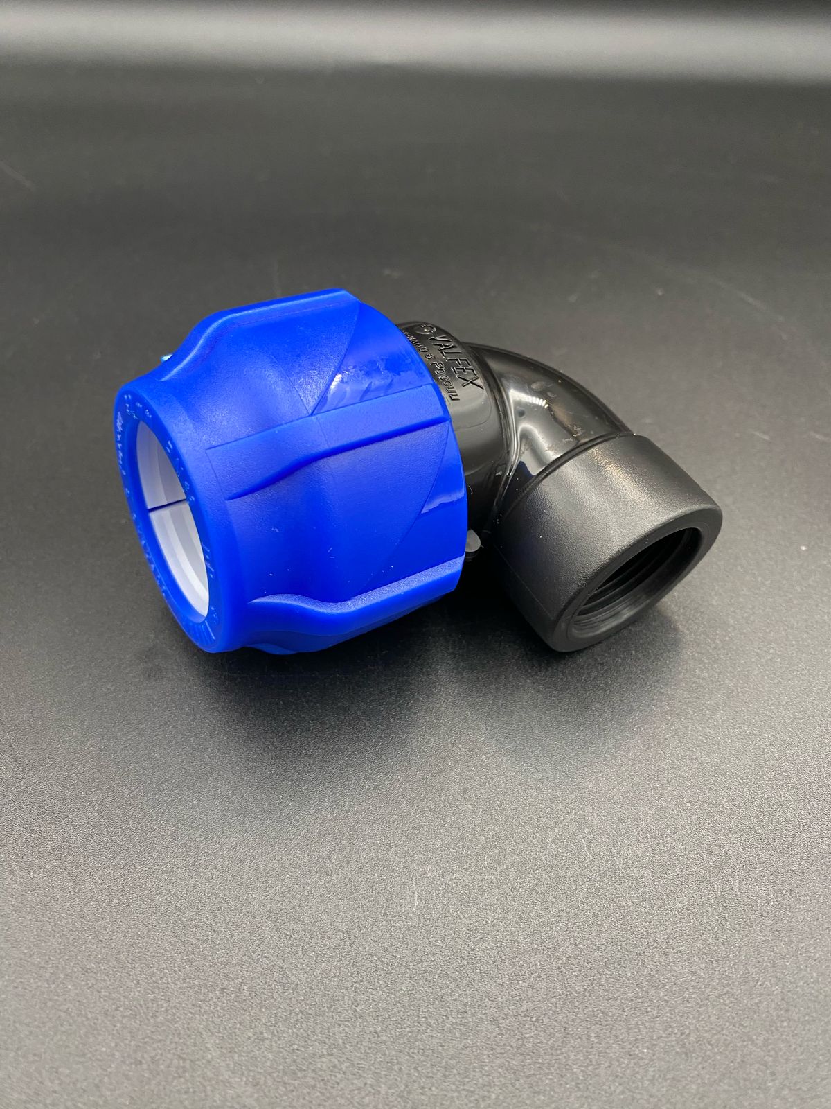 Отвод компрессионный 90 гр. ПНД ВР 32х3/4", VALFEX