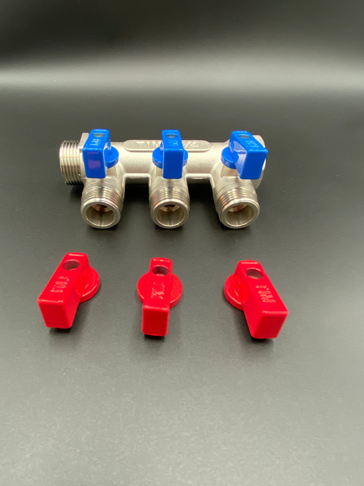 Коллектор распределительный с шаровыми кранами 3/4" (3 отвода) 1/2" под плоскую прокладку TIM ,арт.MV03N-3F