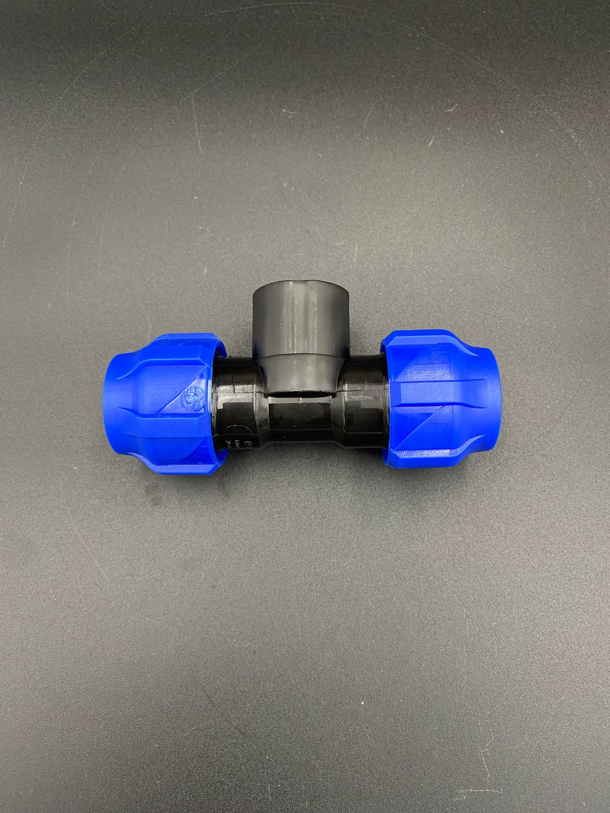 Тройник компрессионный переходной ПНД с ВР 20x1/2"x20 VALFEX