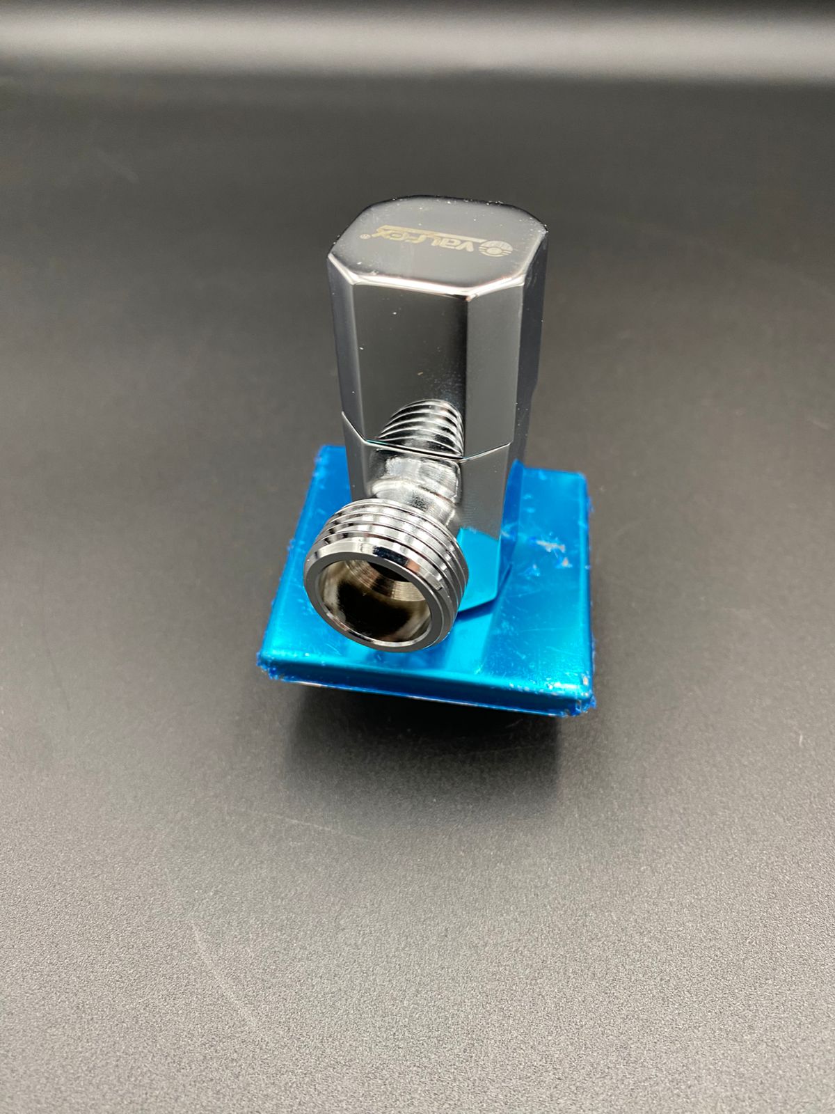 Вентиль угловой с квадратным отражателем 1/2"x1/2" НР, VALFEX, арт.VF.394.N.012.012