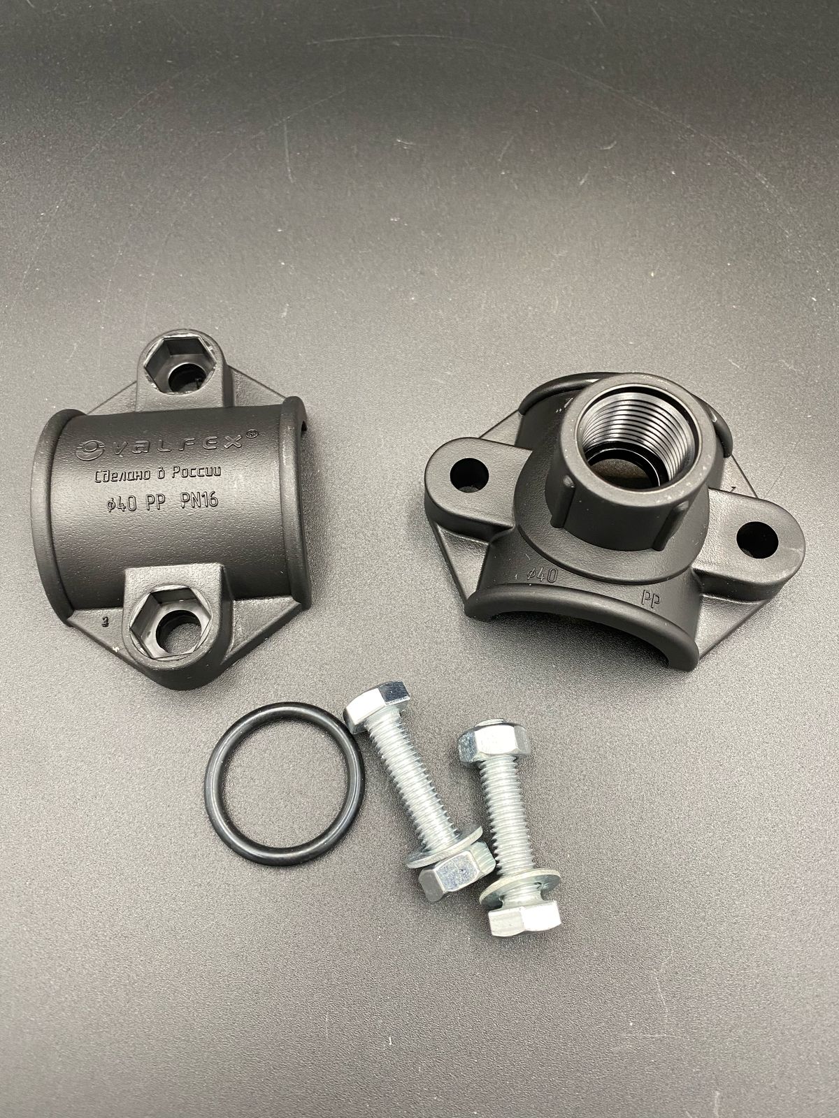 Седелка болтовая 40x1/2" ПНД черный VALFEX