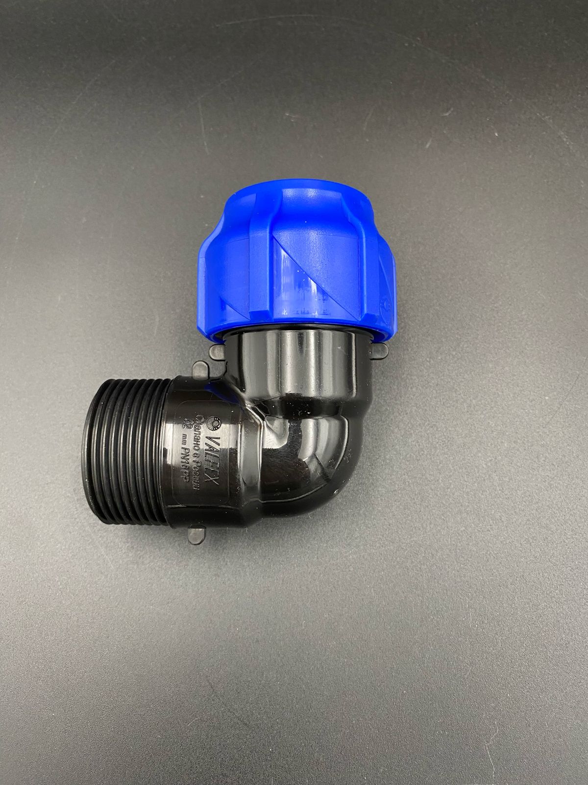 Отвод компрессионный 90 гр. ПНД НР 32х11/4", VALFEX