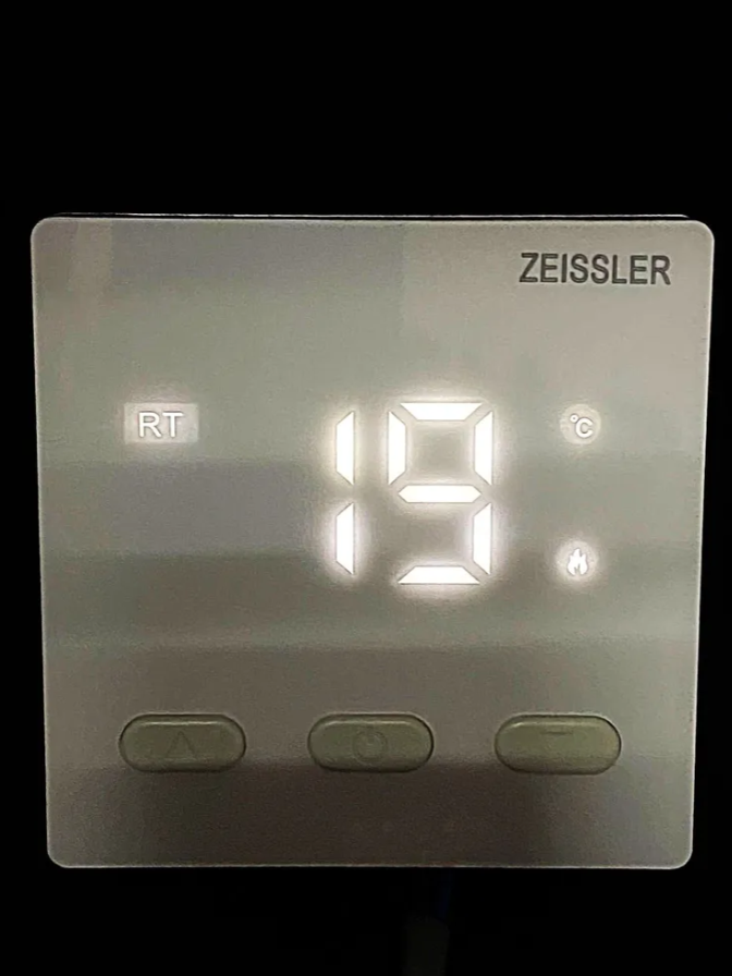 Термостат комнатный с дисплеем 220В/3А, Zeissler , арт.M9.613