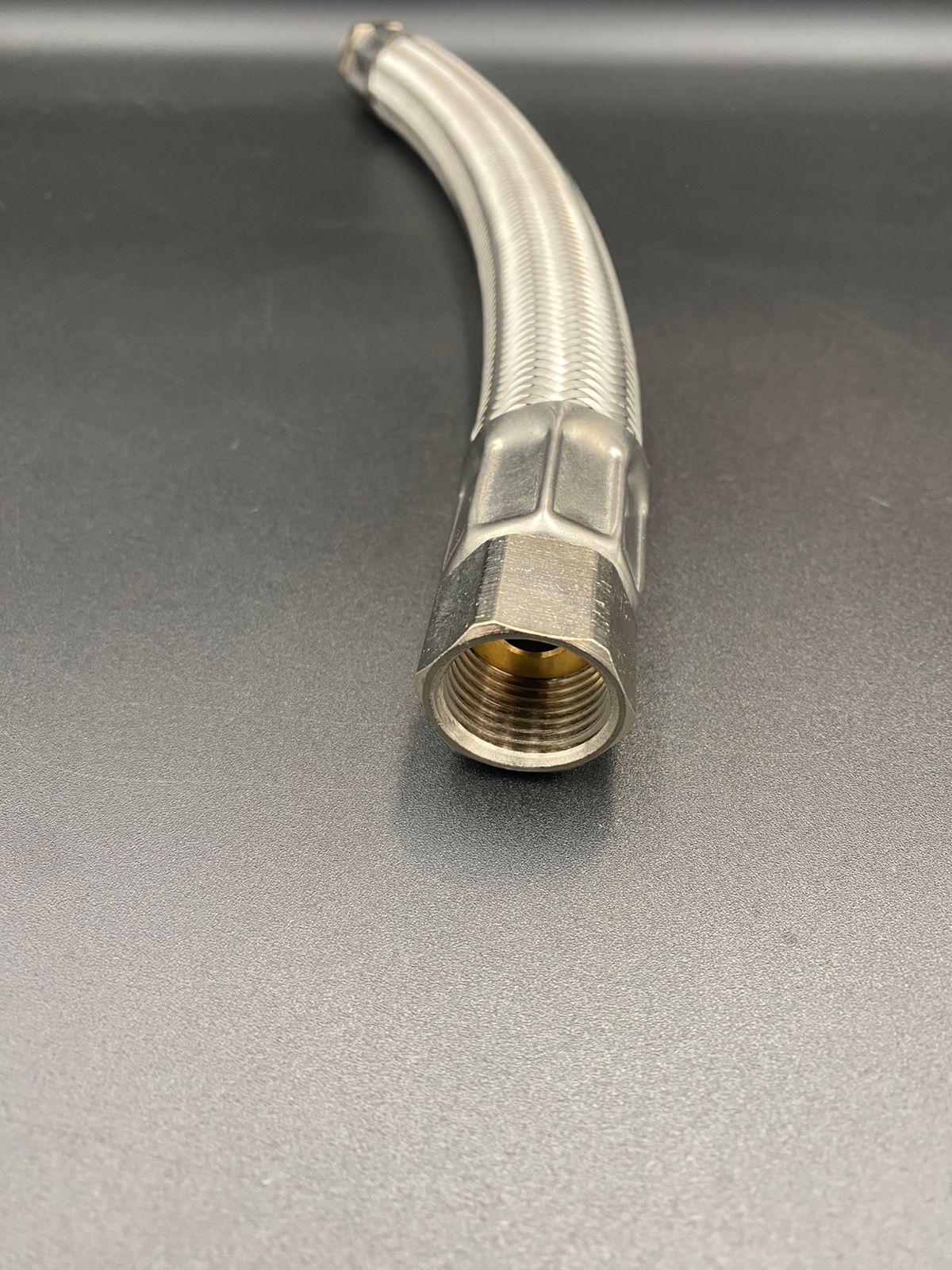 Шланг высокого давления (285 мм) для гидроаккумулятора ВР/НР 3/8"*1/2",VALFEX , арт.VF.285.038.012