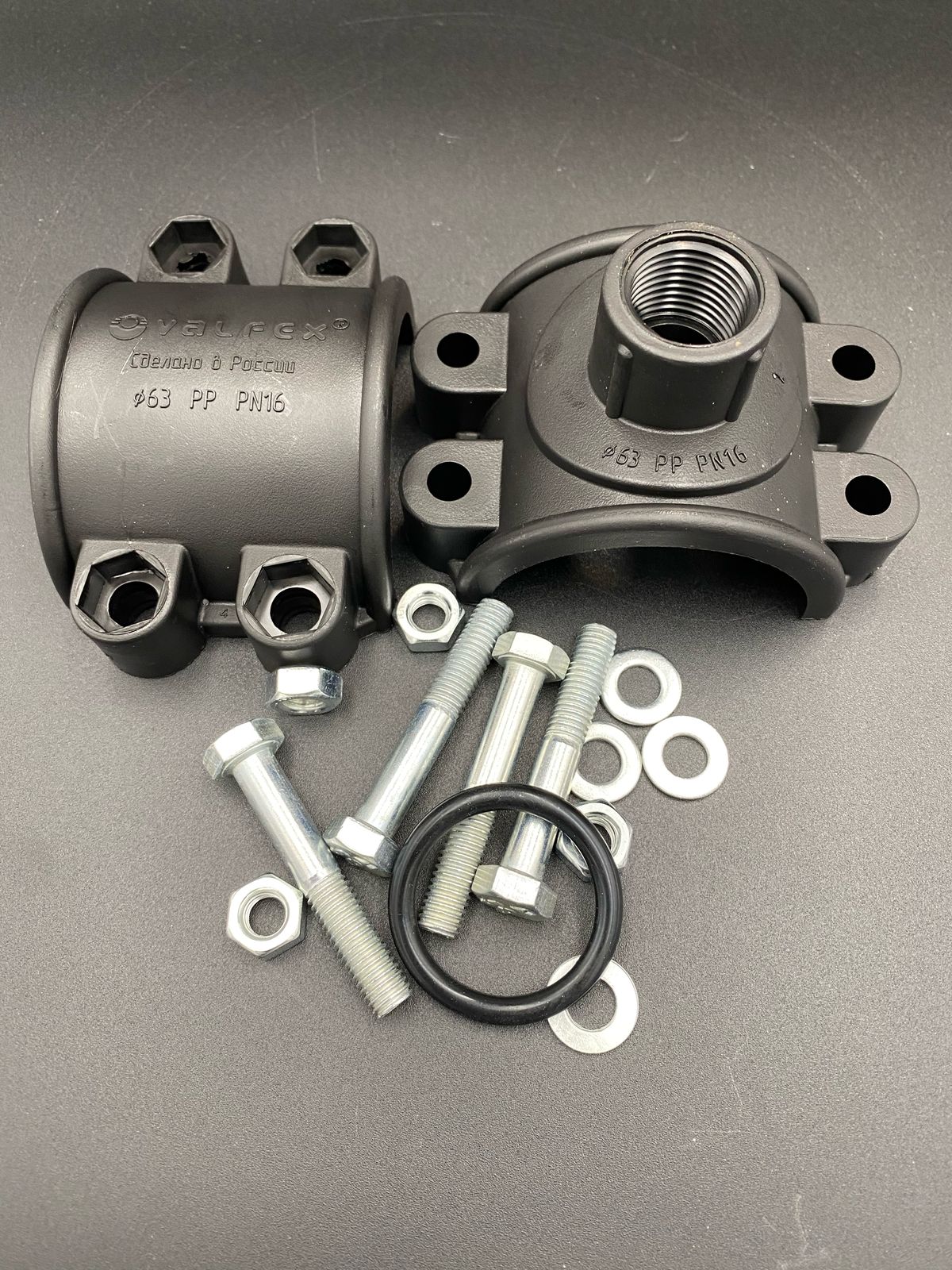 Седелка болтовая 63x1/2" ПНД черный VALFEX