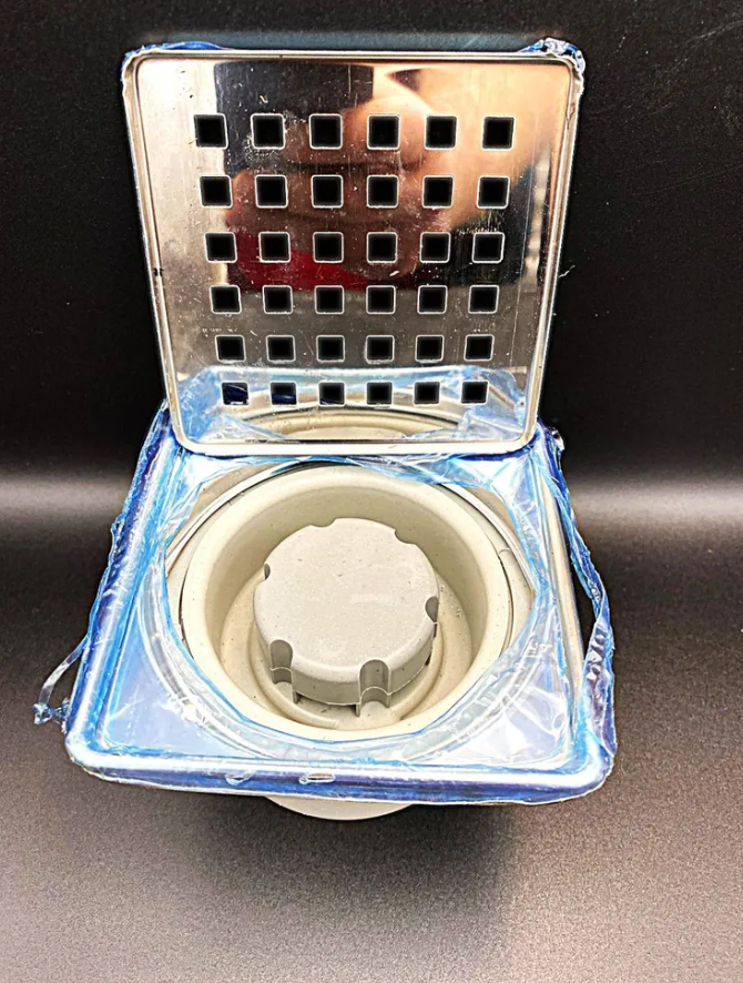 Трап вертикальный с решеткой и окантовкой из нерж.стали 100мм*100мм, VALFEX, арт.VF.012.050K.100.01