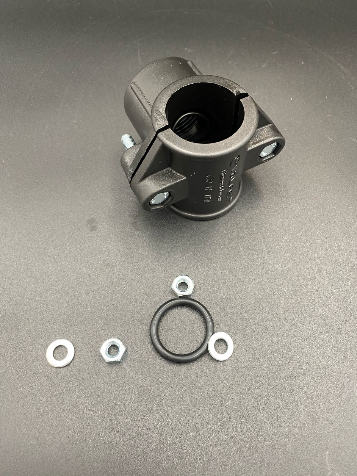 Седелка болтовая 32x1" ПНД черный VALFEX